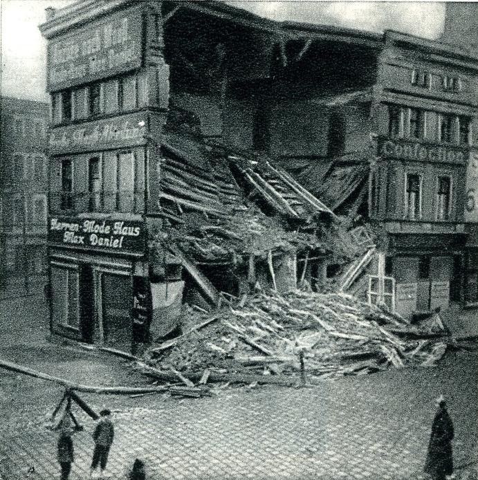 Zawalona w 1916 roku kamienica kupca Maxa Daniela. Na jej miejscu stanął Admiralspalast
