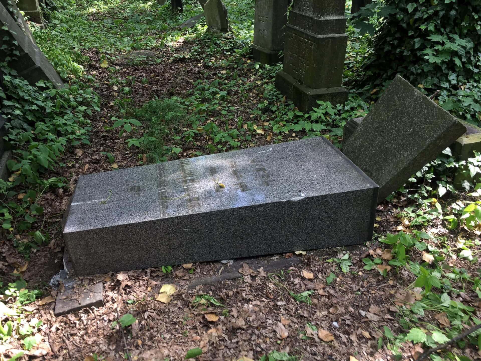 Cmentarz żydowski został zdewastowany