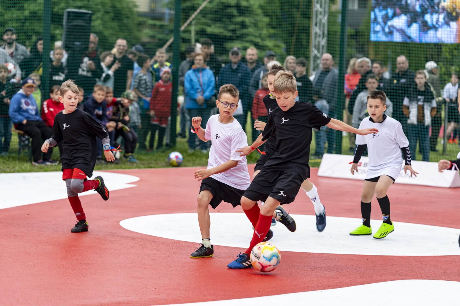 Dzięki projektowi Bundesliga Common Ground zrewitalizowano boisko w Zabrzu