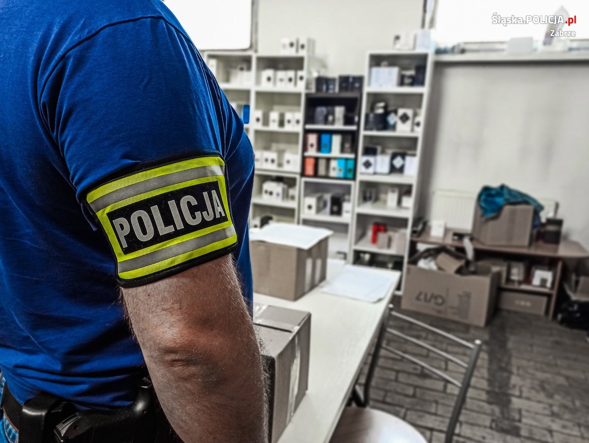 Policja rozbiła grupę handlującą podrobionymi perfumami