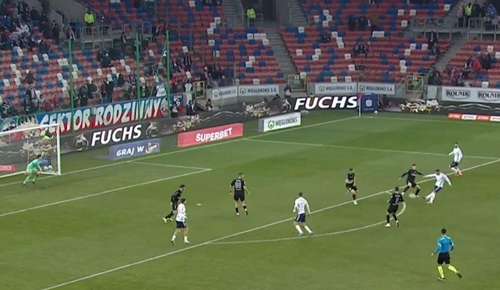 Lukas Podolski był najlepszym zawodnikiem w meczu Górnik Zabrze - Cracovia Lukas Podolski był najlepszym zawodnikiem w meczu Górnik Zabrze - Cracovia