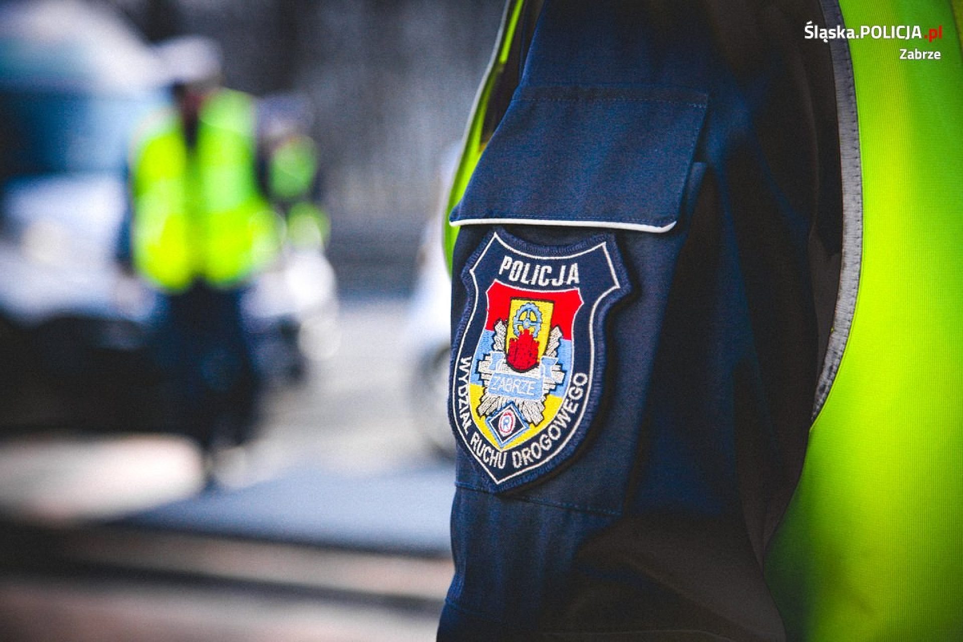 Policjanci zatrzymali kobietę która kierowała pojazdem pomimo pięciu aktywnych sądowych zakazów Policjanci zatrzymali kobietę która kierowała pojazdem pomimo pięciu aktywnych sądowych zakazów