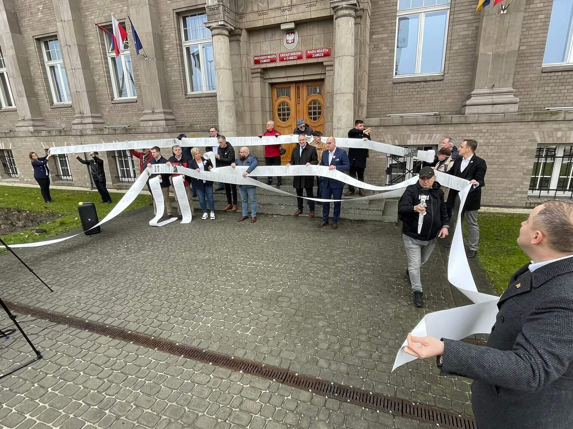 Długa lista niezałatwionych spraw Długa lista niezałatwionych spraw