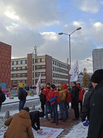 Związkowcy z Sierpnia 80 witają premiera w Katowicach, 22 grudnia 2021 Związkowcy z Sierpnia 80 witają premiera w Katowicach, 22 grudnia 2021