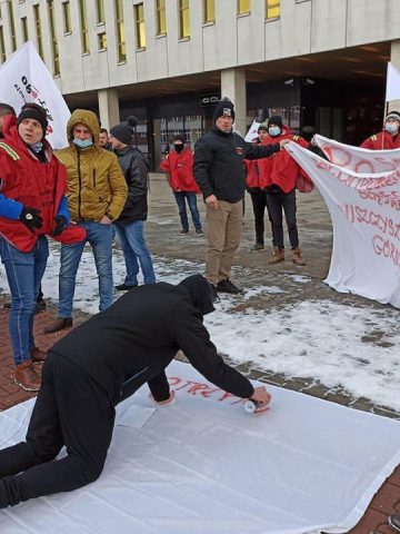 Związkowcy z Sierpnia 80 witają premiera w Katowicach, 22 grudnia 2021 Związkowcy z Sierpnia 80 witają premiera w Katowicach, 22 grudnia 2021