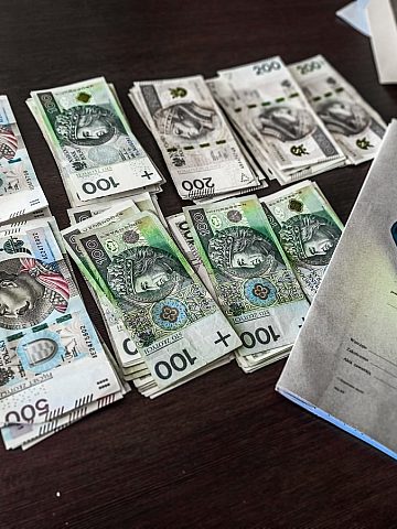 Policja rozbiła grupę handlującą podrobionymi perfumami Policja rozbiła grupę handlującą podrobionymi perfumami