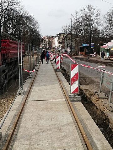 Ruch pieszych wzdłuż ulicy Tarnopolskiej Ruch pieszych wzdłuż ulicy Tarnopolskiej