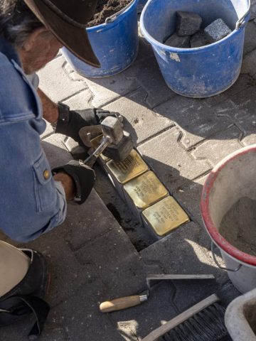 Stolpersteiny na ul. Wolności w Zabrzu Stolpersteiny na ul. Wolności w Zabrzu