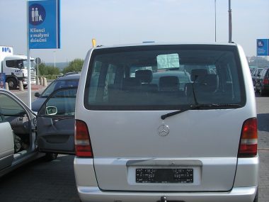 Bezkarność kierowców. Blokują miejsca parkingowe 651be53d72f920c6b8ea8a746cdabe55