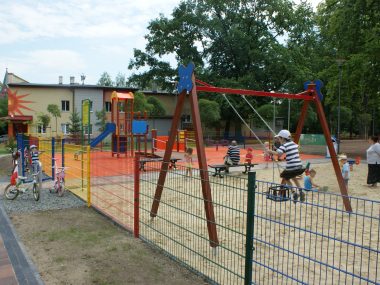 Powstały nowe place zabaw! Zobacz gdzie zabrać malucha 922b75306b6d02799fa78a183575fe32