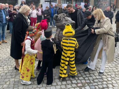 Odsłonięcie pomnika Tygryska Odsłonięcie pomnika Tygryska