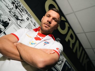 Lukas Podolski w jubileuszowej koszulce Lukas Podolski w jubileuszowej koszulce