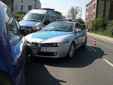 Policyjna Alfa rozbita. Takich sytuacji jest więcej Alfa2
