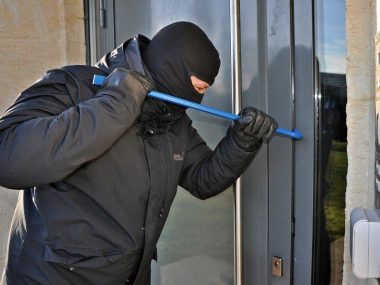 Burglar 3718381 1280 Burglar 3718381 1280