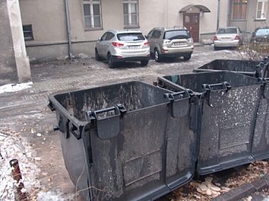 Opłaty za odbiór śmieci naliczane od powierzchni lokalu D3df5ab529cc57a70c8de1ccc5bedab4