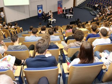 "To była wówczas taka trochę samobójcza misja", czyli o tym jak zostać prezydentem Debata cek