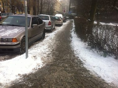 Żrący problem na gliwickich chodnikach Fa001798bed6eaa79f273b241b1e509c