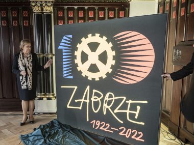 Logo stworzone z okazji 100-lecia praw miejskich Zabrza