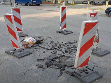 Miesięcznica dziury w drodze. Takie rzeczy tylko w Zabrzu Miesięcznica dziury w drodze