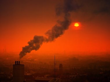 Od tygodnia obowiązuje uchwała antysmogowa. Za palenie w starym piecu grozi mandat. 500 zł… dziennie