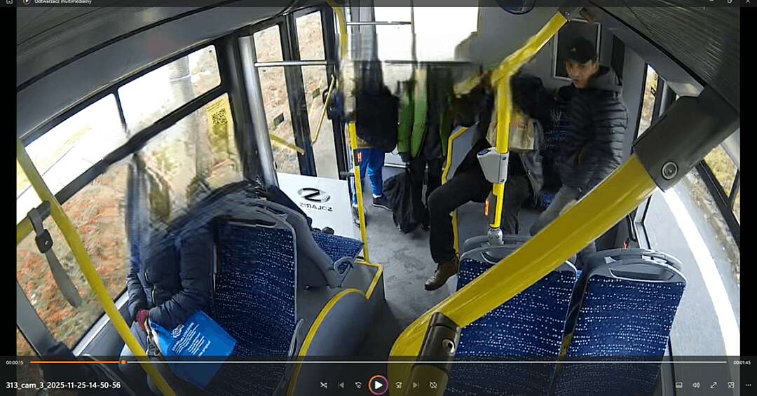 Zabrzańscy policjanci poszukują agresora z autobusu. Proszą świadków o kontakt i informacje