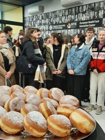 800 pączków na 80-lecie Politechniki Śląskiej 800 pączków na 80-lecie Politechniki Śląskiej