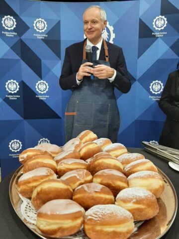 800 pączków na 80-lecie Politechniki Śląskiej 800 pączków na 80-lecie Politechniki Śląskiej