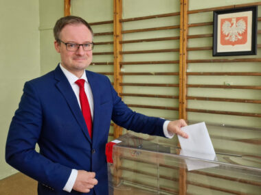 Kamil Zbikowski Zdjecie z 11 maja 2025 podczas glosowania w referendum w Zabrzu Kamil Zbikowski Zdjecie z 11 maja 2025 podczas glosowania w referendum w Zabrzu